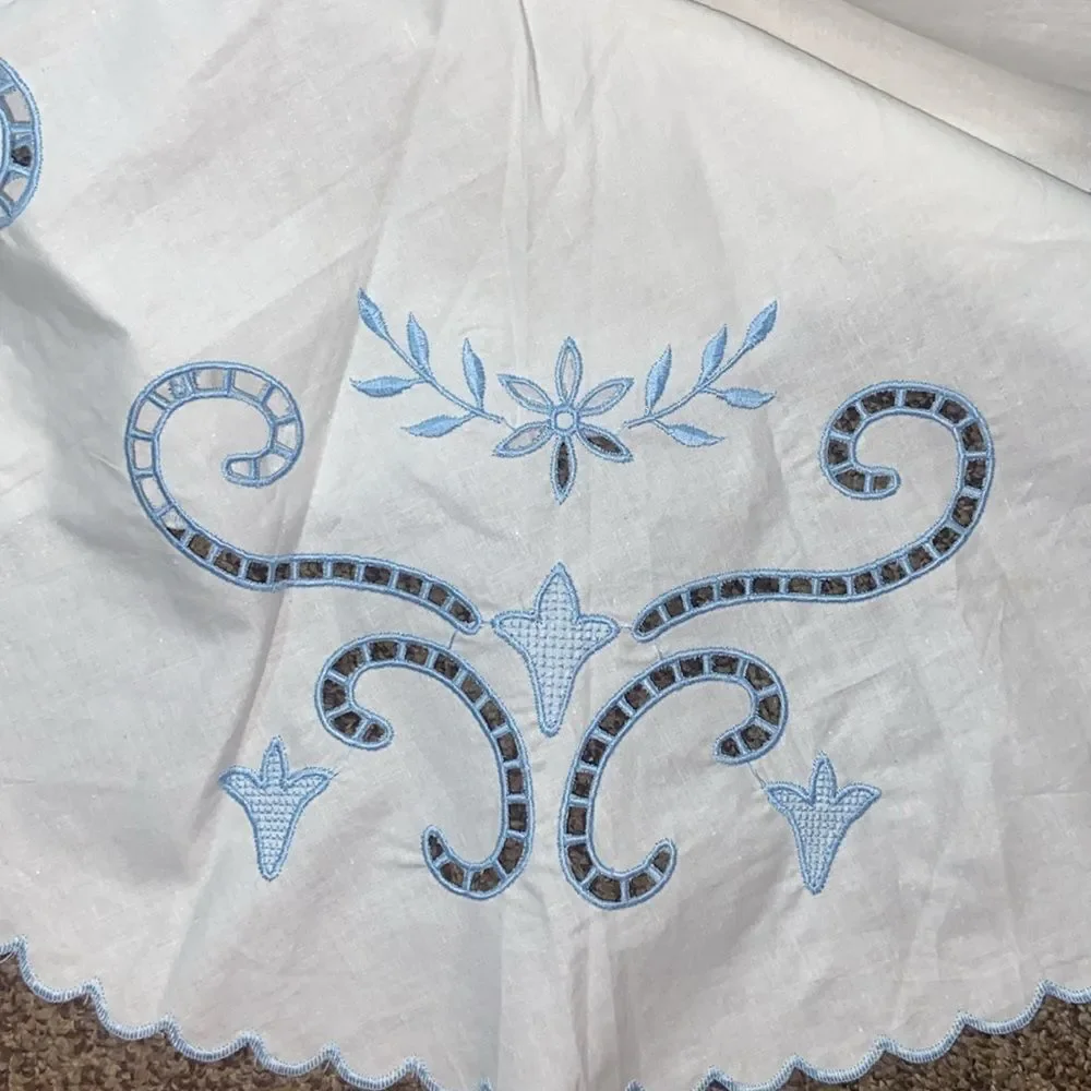 Set 2 Vintage White and Blue Embroidered Napkins
